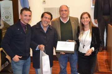 Nuevo reconocimiento del Concejo Municipal de Santa Fe: Sebastián Pignata, Alejando Musacchio, Leonardo Simoniello y Marcela Aeberhard.